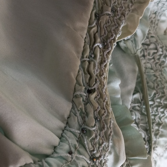 Pale Green Silk Dress - Picture 4 of 4